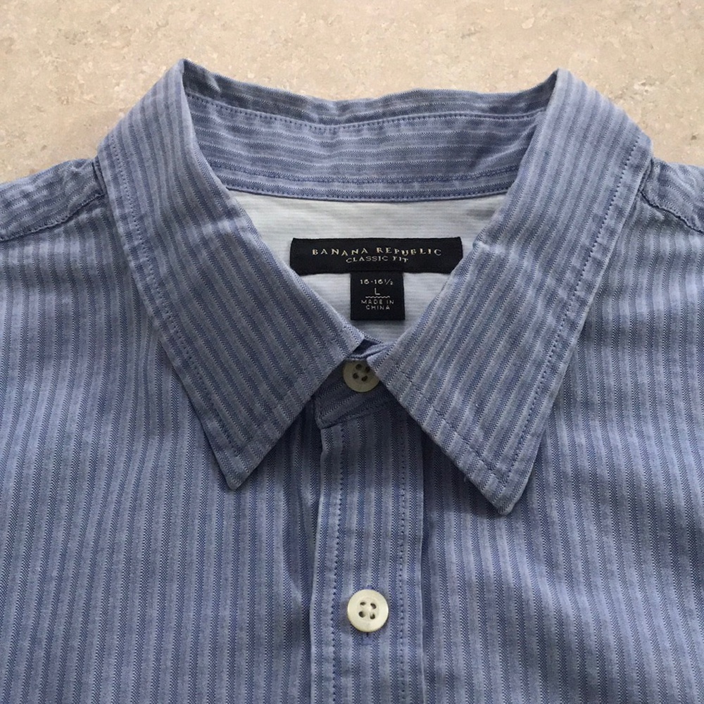 Banana Republic • Size L • Neck 16 - 16.5 • Blue